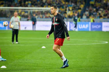 Kyiv, Ukrayna - 14 Ekim 2019: Uefa Euro 2020 ön eleme karşılaşmasında Ukrayna milli takımı Ukrayna ile Ukrayna milli takımı arasında oynanan karşılaşma sırasında Cristiano Ronaldo