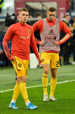 Saint-Petersburg, Rusya - 16 Kasım 2019: Thorgan Hazard ve Toby Alderweireld Rusya ile Rusya arasında oynanan Uefa Euro 2020 ön eleme karşılaşmasında