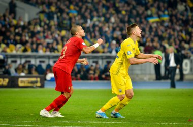 Kyiv, Ukrayna - 14 Ekim 2019: Pepe ve Mykola Matviienko Uefa Euro 2020 ön eleme karşılaşmasında milli takım Ukrayna ile Portekiz milli takımı Ukrayna arasında oynanan karşılaşmada