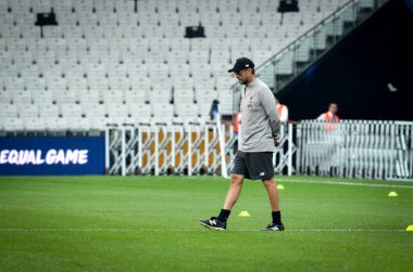 İstanbul, Türkiye - 14 Ağustos 2019: Uefa Süper Kupası Finalleri öncesinde Vodafone Arena, Türkiye 'deki Vodafone Park' ta Liverpool ile Chelsea arasında oynanan karşılaşma öncesi teknik direktör Jurgen Klopp
