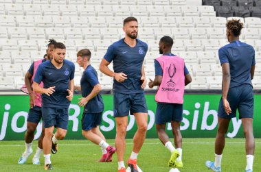 İstanbul, Türkiye - 14 Ağustos 2019: Vodafone Arena, Türkiye 'deki Vodafone Park' ta Liverpool ile Chelsea arasında oynanan Uefa Süper Kupası Finalleri öncesinde Olivier Giroud ve antrenman oturumu