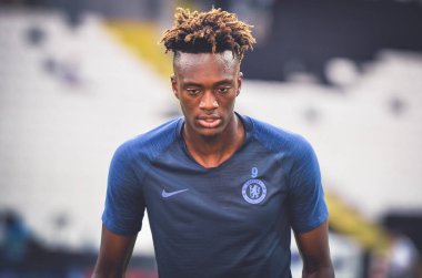 İstanbul, Türkiye - 14 Ağustos 2019: Chelsea Tammy Abraham Uefa Süper Kupası Finalleri öncesinde Vodafone Arena, Türkiye 'deki Vodafone Park' ta Liverpool ve Chelsea arasında oynanan karşılaşma öncesi antrenman oturumu