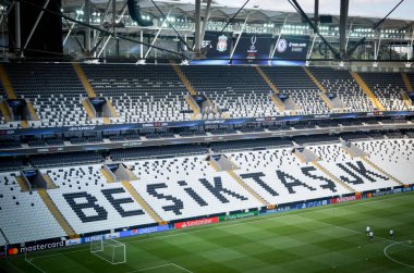 İstanbul, Türkiye - 14 Ağustos 2019: Türkiye 'nin Vodafone Arena kentinde oynanan Uefa Süper Kupası Finalleri öncesinde Vodafone Arenawith stadyumunun genel görünümü