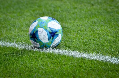 İstanbul, Türkiye - 14 Ağustos 2019: Şampiyonlar Ligi resmi futbol topu, Liverpool ile Chelsea arasında Türkiye 'nin Vodafone Park kentinde oynanan Uefa Süper Kupa Finalleri öncesinde detal ile kapanış yaptı