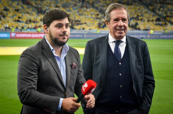 キエフ ウクライナ 10月14 2019 ジャーナリストは ポルトガル ウクライナに対するウクライナ代表チーム間のUefaユーロ2020予選試合中に報告とインタビューを行います — ストック写真