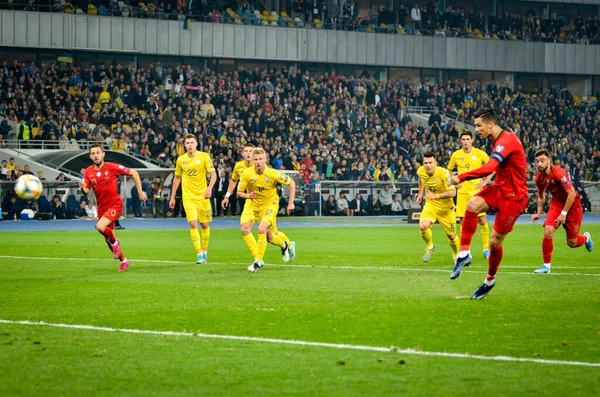 Kyiv Ucraina Ottobre 2019 Cristiano Ronaldo Tira Una Penalità Durante — Foto Stock