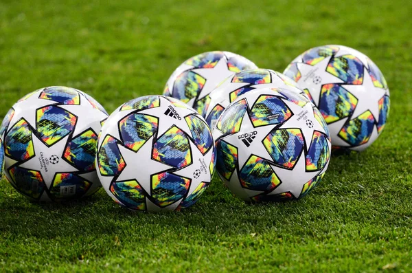 Kharkiv, Ukrayna - 18 Eylül 2019: Şampiyonlar Ligi resmi futbol topu Uefa Şampiyonlar Ligi maçında Ukrayna 'nın Manchester City (İngiltere) maçında sona erdi