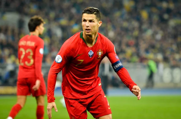 Kyiv, Ukrayna - 14 Ekim 2019: Uefa Euro 2020 ön eleme maçında Ukrayna milli takımı Ukrayna ile Ukrayna milli takımı arasında oynanan Cristiano Ronaldo