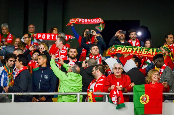 Kyiv Ucrania Octubre 2019 Los Aficionados Portugueses Apoyan Equipo Estadio —  Fotos de Stock