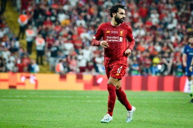 İstanbul, Türkiye - 14 Ağustos 2019: Türkiye 'nin Vodafone Arena kentindeki Vodafone Park' ta Liverpool ile Chelsea arasında oynanan Uefa Süper Kupası Finalleri sırasında Muhammed Salah