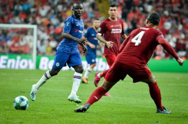 İstanbul, Türkiye - 14 Ağustos 2019: Türkiye 'nin Vodafone Arena kentindeki Vodafone Park' ta Liverpool ile Chelsea arasında oynanan Uefa Süper Kupası Finalleri sırasında N 'Golo Kante oyuncusu