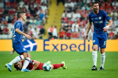 İstanbul, Türkiye - 14 Ağustos 2019: Vodafone Arena, Türkiye 'deki Vodafone Park' ta Liverpool ile Chelsea arasında oynanan Uefa Süper Kupası Finalleri sırasında James Milner ve Jorginho