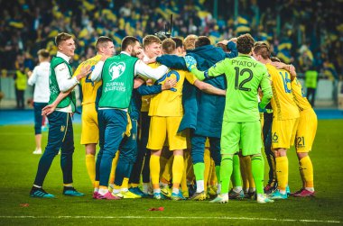 Kyiv, Ukrayna - 14 Ekim 2019: Ukrayna Millî Futbol Takımı Portekiz 'e karşı kazanılan zaferi ve 2020 Euro ödüllü Uefa Euro 2020 ön eleme karşılaşmasında birinciliği kutladı, Ukrayna