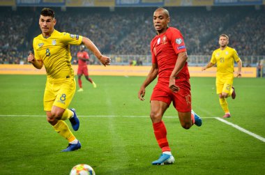Kyiv, Ukrayna - 14 Ekim 2019: Joao Mario ve Ruslan Malinovskyi, Uefa Euro 2020 ön eleme karşılaşmasında Ukrayna milli takımı Ukrayna ile Ukrayna milli takımı arasında oynanan karşılaşma