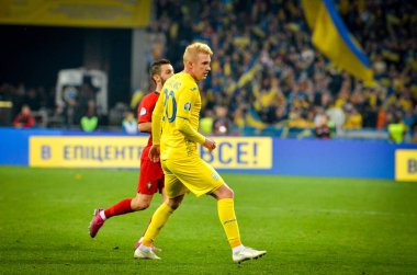 Kyiv, Ukrayna - 14 Ekim 2019: Uefa Euro 2020 ön eleme karşılaşmasında Viktor Kovalenko oyuncusu Ukrayna milli takımı Ukrayna ile Ukrayna milli takımı arasında oynanan karşılaşma