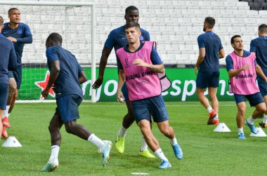 İstanbul, Türkiye - 14 Ağustos 2019: Türkiye 'nin Vodafone Arena kentindeki Vodafone Park' ta Liverpool ile Chelsea arasında oynanan Uefa Süper Kupa Finalleri öncesinde Chelsea futbolcuları antrenman oturumu