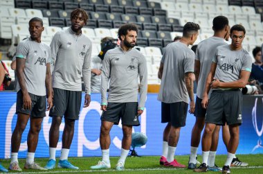 İstanbul, Türkiye - 14 Ağustos 2019: Liverpool futbolcuları Uefa Süper Kupası Finalleri öncesinde Vodafone Arena, Türkiye 'deki Vodafone Park' ta Liverpool ve Chelsea arasında oynanan karşılaşma öncesi antrenman oturumu