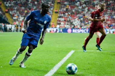İstanbul, Türkiye - 14 Ağustos 2019: Türkiye 'nin Vodafone Arena kentindeki Vodafone Park' ta Liverpool ile Chelsea arasında oynanan Uefa Süper Kupası Finalleri sırasında N 'Golo Kante oyuncusu