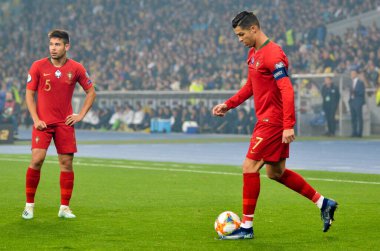 Kyiv, Ukrayna - 14 Ekim 2019: Uefa Euro 2020 ön eleme karşılaşmasında Ukrayna milli takımı Ukrayna ile Ukrayna milli takımı arasında oynanan karşılaşma sırasında Cristiano Ronaldo
