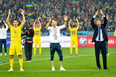 Kyiv, Ukrayna - 14 Ekim 2019: Ukrayna Millî Futbol Takımı Portekiz 'e karşı kazanılan zaferi ve 2020 Euro ödüllü Uefa Euro 2020 ön eleme karşılaşmasında birinciliği kutladı, Ukrayna