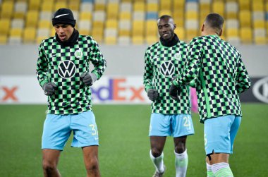 Lviv, Ukrayna - 28 Kasım 2019: Marcel Tisserand Uefa Avrupa Ligi 'nde oynanan Alexandria - Wolfsburg (Almanya), Ukrayna maçı sırasında futbolcu ve antrenman oturumu
