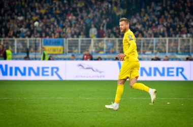 Kyiv, Ukrayna - 14 Ekim 2019: Uefa Euro 2020 ön eleme karşılaşmasında Ukrayna milli takımı Ukrayna ile Ukrayna milli takımı arasında oynanan karşılaşma sırasında Andrii Yarmolenko
