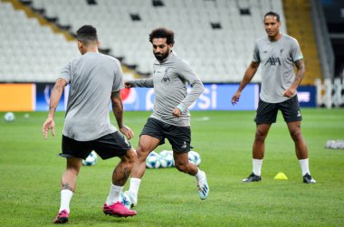 İstanbul, Türkiye - 14 Ağustos 2019: Türkiye 'nin Vodafone Arena kentindeki Vodafone Parkı' nda Liverpool ile Chelsea arasında oynanan Uefa Süper Kupası Finalleri öncesinde Muhammed Salah