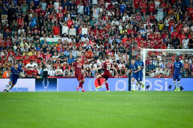 İstanbul, Türkiye - 14 Ağustos 2019: Türkiye 'nin Vodafone Arena kentindeki Vodafone Park' ta Liverpool ile Chelsea arasında oynanan Uefa Süper Kupası Finalleri sırasında futbolcu