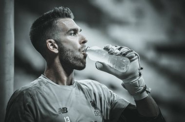 İstanbul, Türkiye - 14 Ağustos 2019: Adrian, Liverpool ile Chelsea arasında Vodafone Park, Türkiye 'de oynanan Uefa Süper Kupası Finalleri öncesinde su ve antrenman oturumuna katıldı