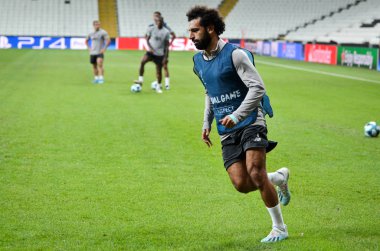 İstanbul, Türkiye - 14 Ağustos 2019: Türkiye 'nin Vodafone Arena kentindeki Vodafone Parkı' nda Liverpool ile Chelsea arasında oynanan Uefa Süper Kupası Finalleri öncesinde Muhammed Salah