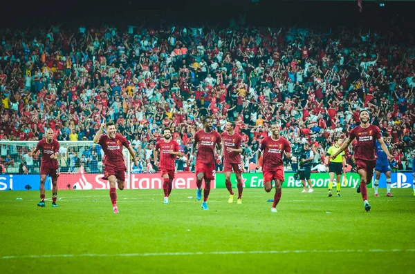 Istanbul Turchia Agosto 2019 Giocatori Del Liverpool Festeggiano Vittoria Nella — Foto Stock