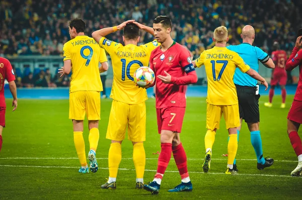 Kiev Oekraïne Oktober 2019 Cristiano Ronaldo Schiet Een Penalty Tijdens — Stockfoto