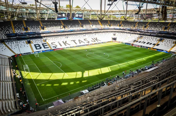 İstanbul, Türkiye - 14 Ağustos 2019: Türkiye 'nin Vodafone Arena kentinde oynanan Uefa Süper Kupası Finalleri öncesinde Vodafone Arenawith stadyumunun genel görünümü