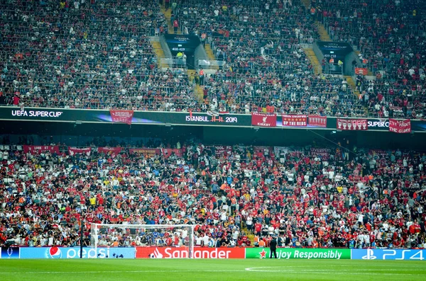 Istanbul Turkey August 2019 Liverpool Football Fans Spectators Uefa Super — Zdjęcie stockowe