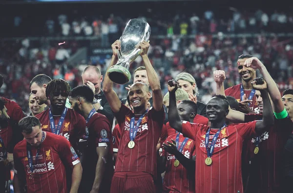 Estambul Turquía Agosto 2019 Los Futbolistas Liverpool Celebran Victoria Ceremonia —  Fotos de Stock