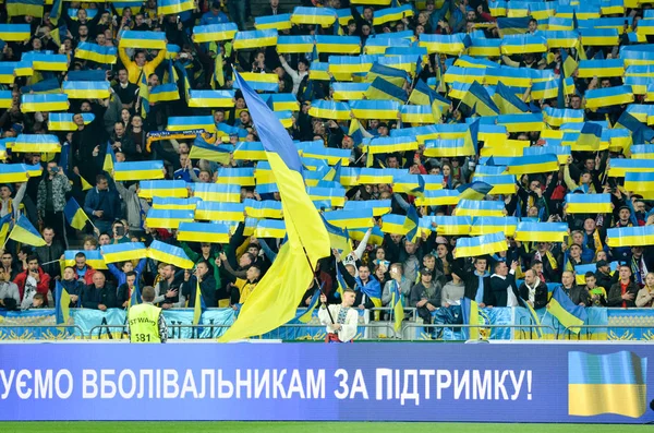 Kijów Ukraina Października 2019 Duża Flaga Narodowa Ukrainy Trybunach Podczas — Zdjęcie stockowe