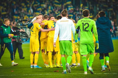 Kyiv, Ukrayna - 14 Ekim 2019: Ukrayna Millî Futbol Takımı Portekiz 'e karşı kazanılan zaferi ve 2020 Euro ödüllü Uefa Euro 2020 ön eleme karşılaşmasında birinciliği kutladı, Ukrayna