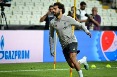 İstanbul, Türkiye - 14 Ağustos 2019: Türkiye 'nin Vodafone Arena kentindeki Vodafone Parkı' nda Liverpool ile Chelsea arasında oynanan Uefa Süper Kupası Finalleri öncesinde Muhammed Salah