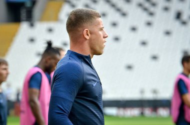İstanbul, Türkiye - 14 Ağustos 2019: Ross Barkley ve oyuncuların Uefa Süper Kupası Finalleri öncesinde Vodafone Arena, Türkiye 'deki Vodafone Park' ta Liverpool ve Chelsea arasında oynanan karşılaşma öncesi antrenman oturumu