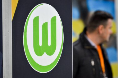 Lviv, Ukrayna - 28 Kasım 2019: Wolfsburg Fc resmi logosu ve amblemi Alexandria (Ukrayna) ile Wolfsburg (Almanya), Ukrayna arasındaki Uefa Avrupa Ligi maçı sırasında