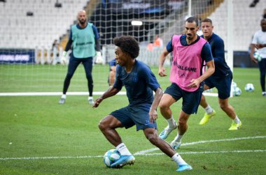 İstanbul, Türkiye - 14 Ağustos 2019: Uefa Süper Kupası Finalleri öncesinde Vodafone Arena, Türkiye 'deki Vodafone Park' ta Liverpool ve Chelsea arasında oynanan karşılaşma öncesi Chelsea ve Willian antrenman oturumu