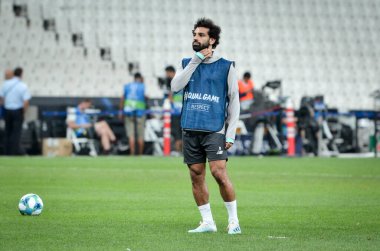 İstanbul, Türkiye - 14 Ağustos 2019: Türkiye 'nin Vodafone Arena kentindeki Vodafone Parkı' nda Liverpool ile Chelsea arasında oynanan Uefa Süper Kupası Finalleri öncesinde Muhammed Salah