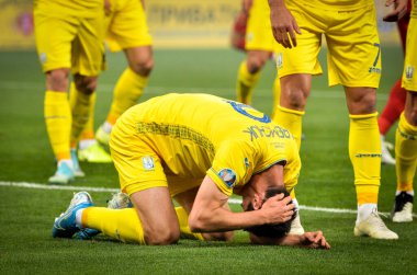 Kyiv, Ukrayna - 14 Ekim 2019: Uefa Euro 2020 eleme karşılaşmasında Ukrayna milli takımı Ukrayna milli takımı Ukrayna ile oynanan karşılaşmada Roman Yaremchuk oyuncusu