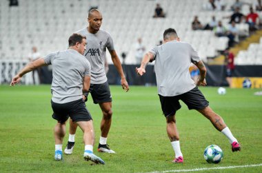 İstanbul, Türkiye - 14 Ağustos 2019: Liverpool futbolcuları Uefa Süper Kupası Finalleri öncesinde Vodafone Arena, Türkiye 'deki Vodafone Park' ta Liverpool ve Chelsea arasında oynanan karşılaşma öncesi antrenman oturumu