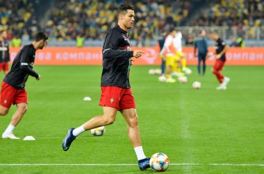 Kyiv, Ukrayna - 14 Ekim 2019: Uefa Euro 2020 ön eleme karşılaşmasında Ukrayna milli takımı Ukrayna ile Ukrayna milli takımı arasında oynanan karşılaşma sırasında Cristiano Ronaldo