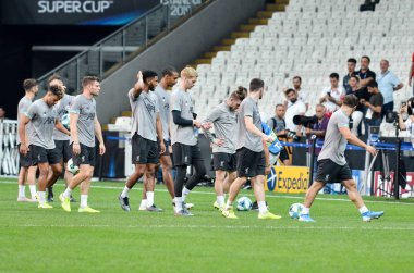 İstanbul, Türkiye - 14 Ağustos 2019: Liverpool futbolcuları Uefa Süper Kupası Finalleri öncesinde Vodafone Arena, Türkiye 'deki Vodafone Park' ta Liverpool ve Chelsea arasında oynanan karşılaşma öncesi antrenman oturumu