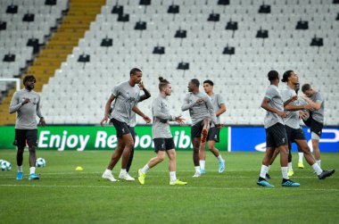 İstanbul, Türkiye - 14 Ağustos 2019: Liverpool futbolcuları Uefa Süper Kupası Finalleri öncesinde Vodafone Arena, Türkiye 'deki Vodafone Park' ta Liverpool ve Chelsea arasında oynanan karşılaşma öncesi antrenman oturumu
