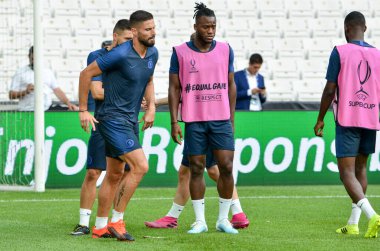 İstanbul, Türkiye - 14 Ağustos 2019: Türkiye 'nin Vodafone Arena kentindeki Vodafone Park' ta Liverpool ile Chelsea arasında oynanan Uefa Süper Kupa Finalleri öncesinde Chelsea futbolcuları antrenman oturumu