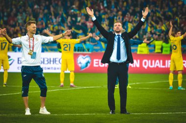 Kyiv, Ukrayna - 14 Ekim 2019: Ukrayna Milli Futbol Takımı ve Teknik Direktör Andriy Shevchenko Portekiz 'e karşı zaferini kutladı ve Euro 2020, Ukrayna