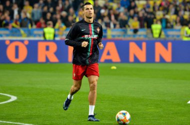 Kyiv, Ukrayna - 14 Ekim 2019: Uefa Euro 2020 ön eleme karşılaşmasında Ukrayna milli takımı Ukrayna ile Ukrayna milli takımı arasında oynanan karşılaşma sırasında Cristiano Ronaldo